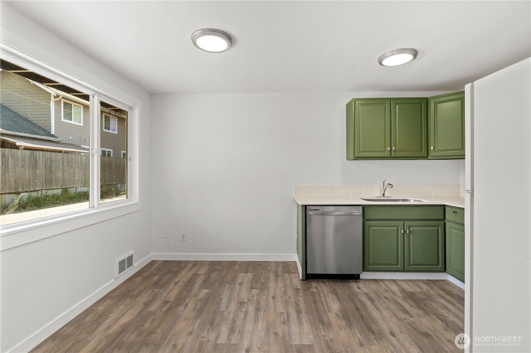 813 Woodford Avenue N, Kent, WA 98031