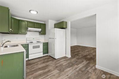 813 Woodford Avenue N, Kent, WA 98031 - Photo 9