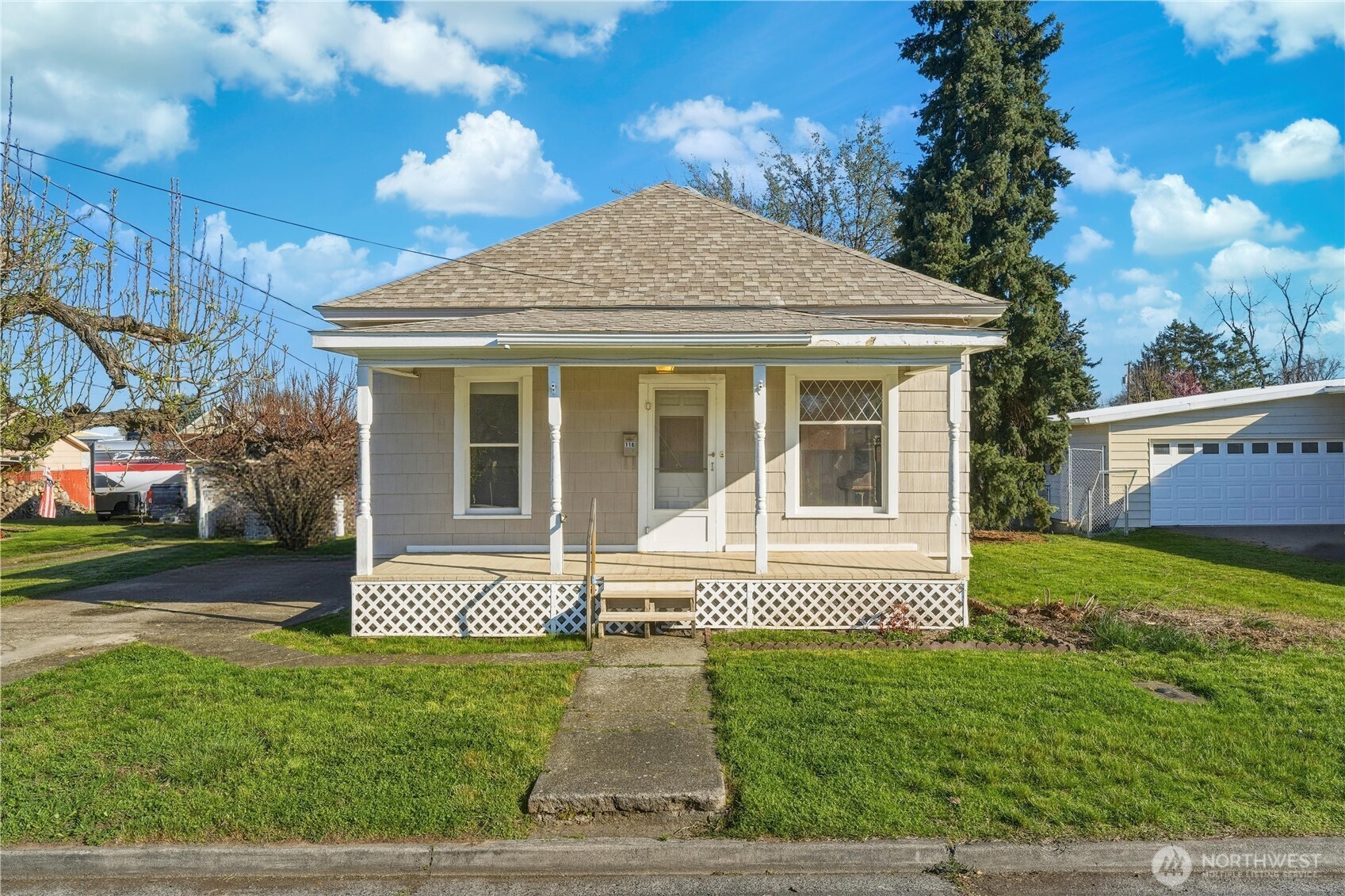 116 SW 9th Street , College Place, WA 99324