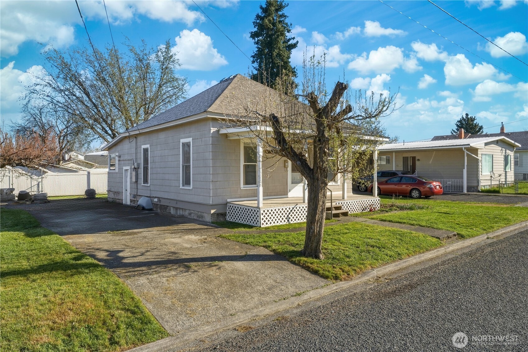 116 SW 9th Street , College Place, WA 99324