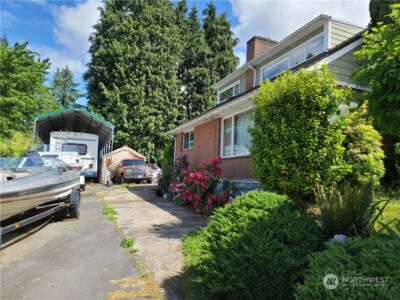 522 NE 127th Street , Seattle, WA 98125-3927 - Photo 3