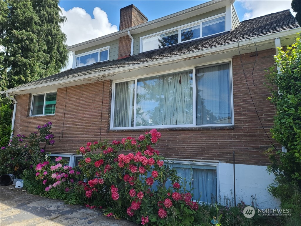 522 NE 127th Street , Seattle, WA 98125-3927