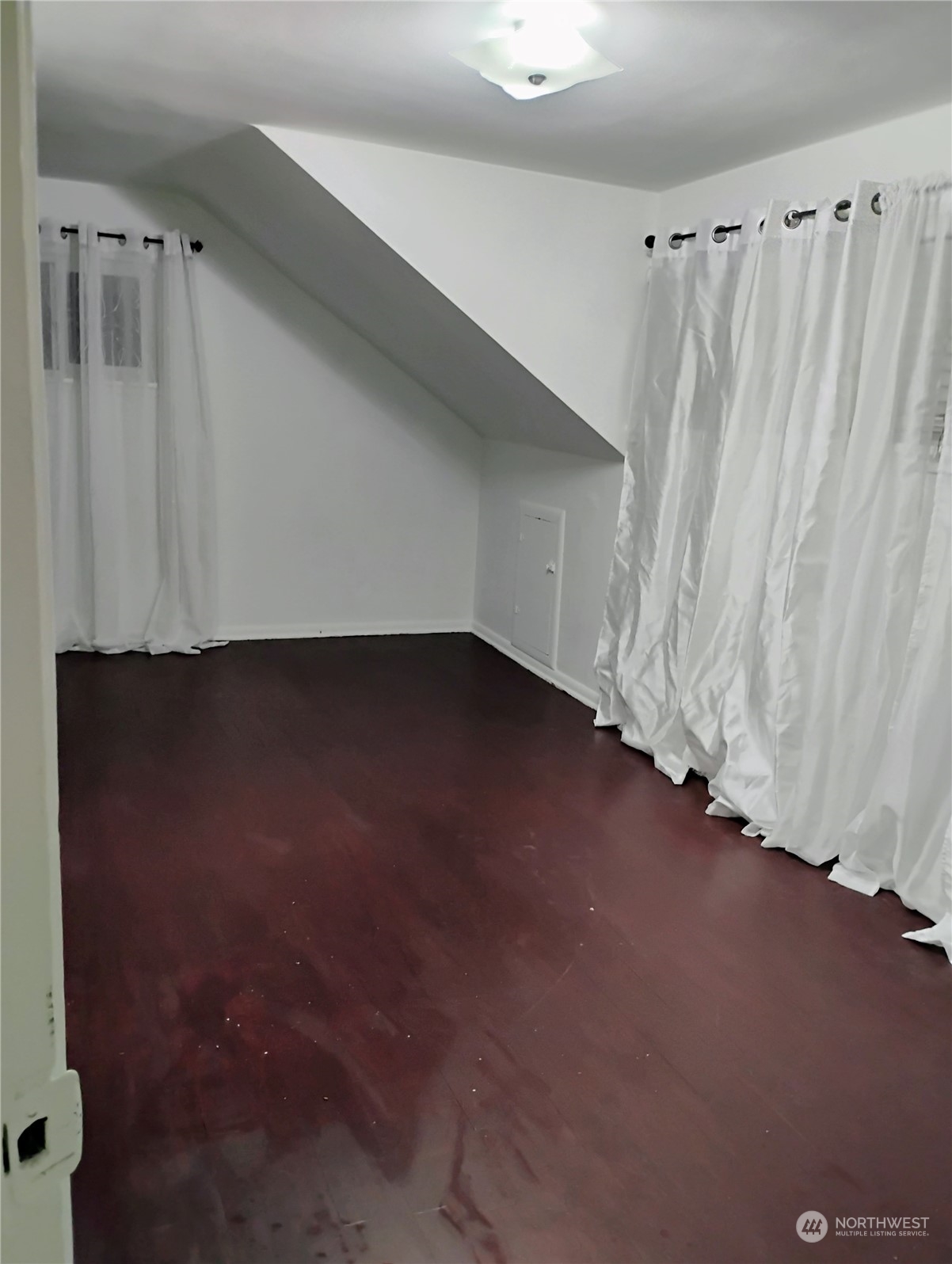 522 NE 127th Street , Seattle, WA 98125-3927