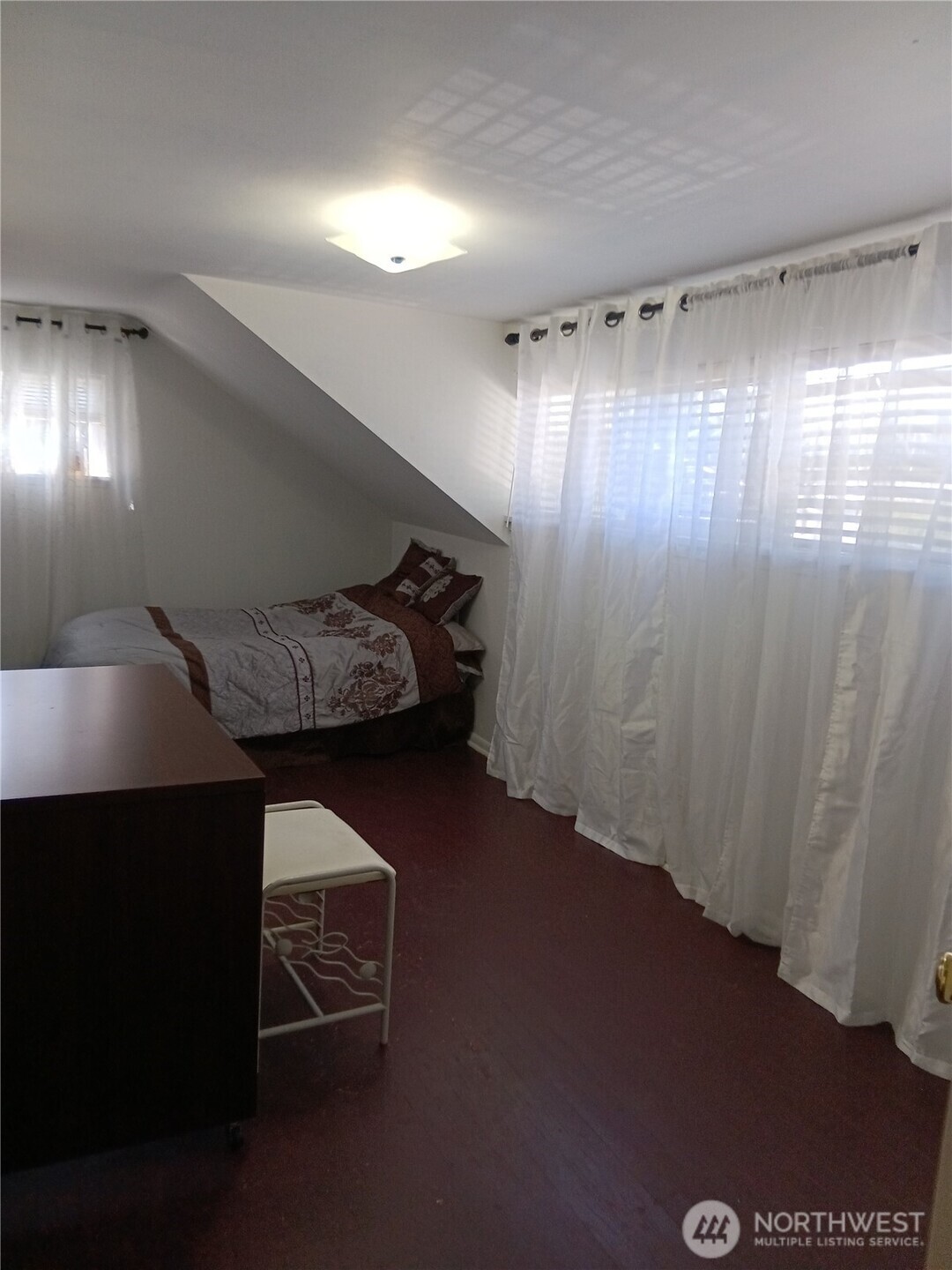 522 NE 127th Street , Seattle, WA 98125-3927