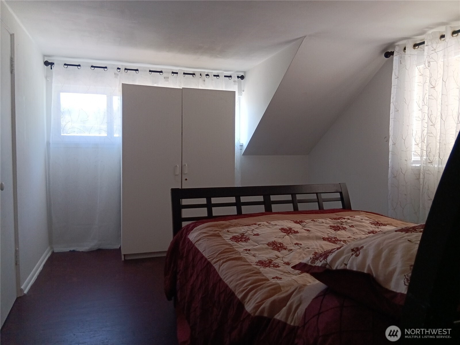 522 NE 127th Street , Seattle, WA 98125-3927