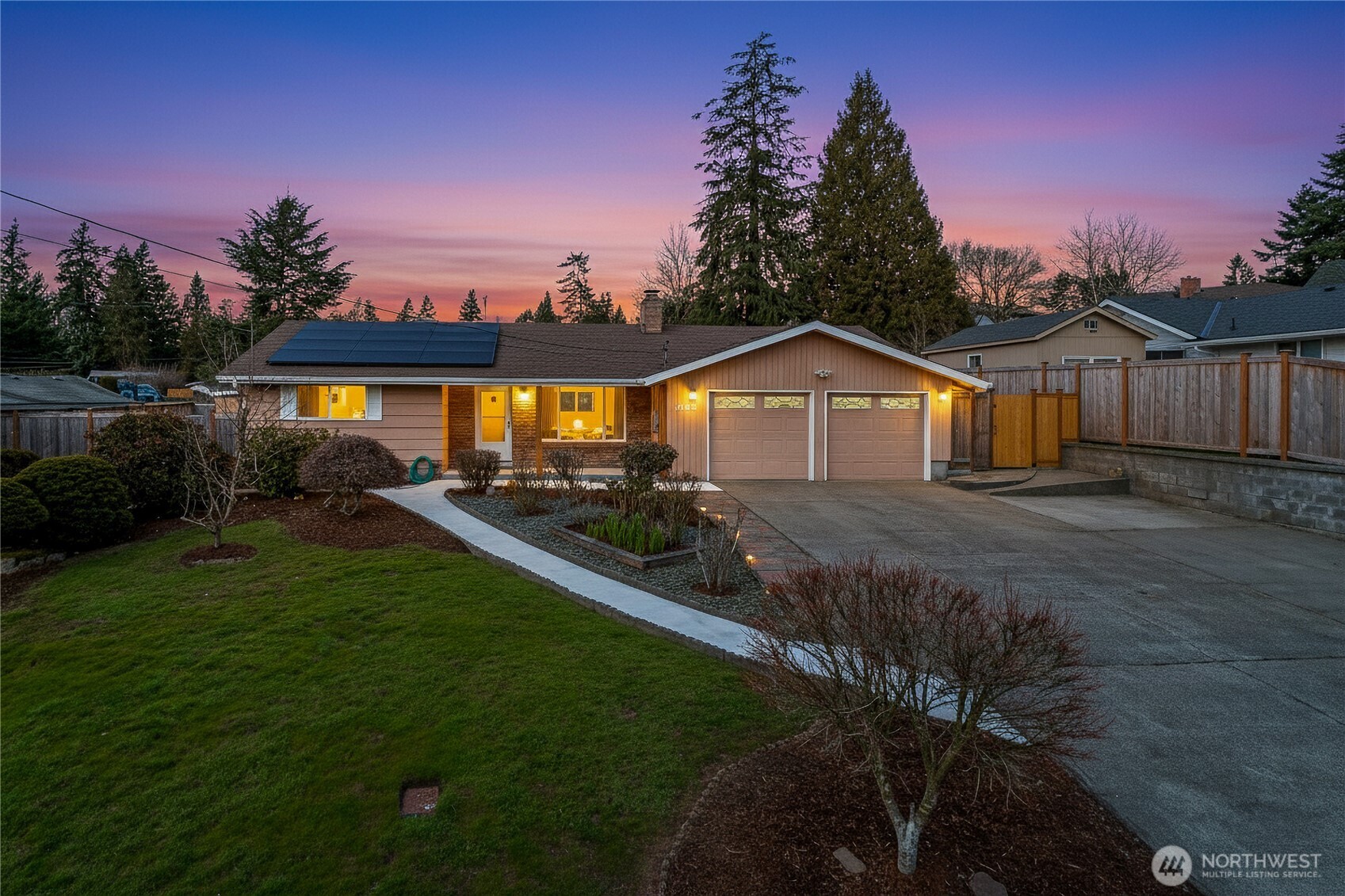 9812 S 212th St , Kent, WA 98031