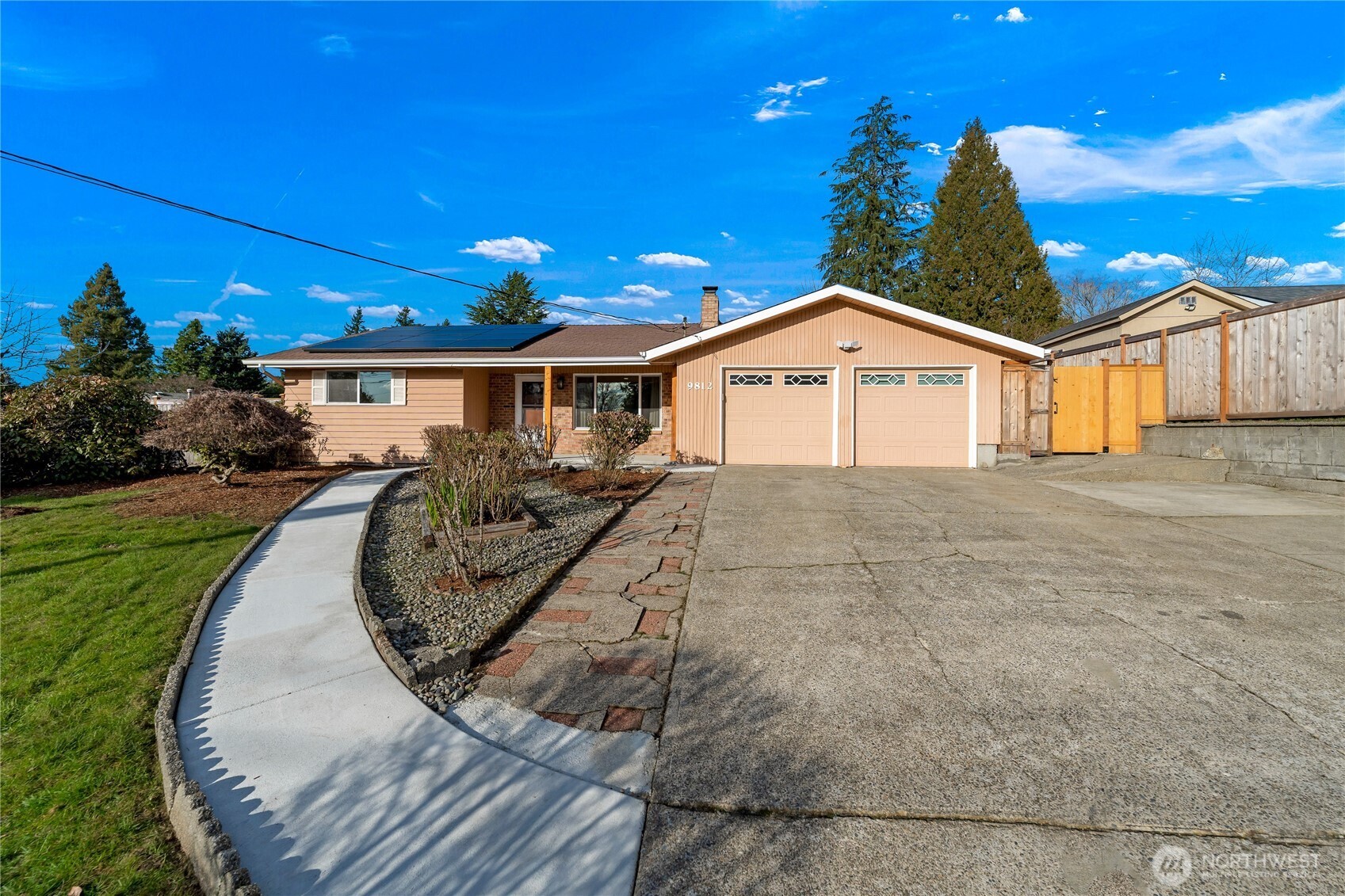 9812 S 212th St , Kent, WA 98031