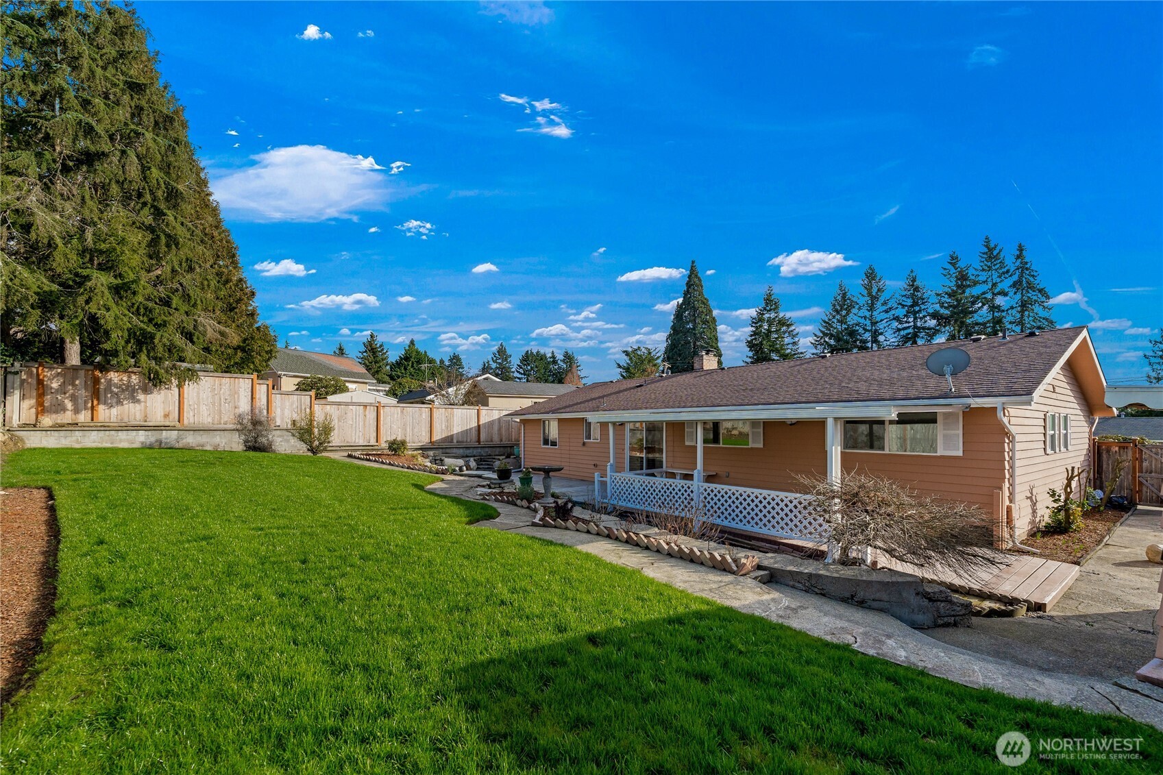 9812 S 212th St , Kent, WA 98031