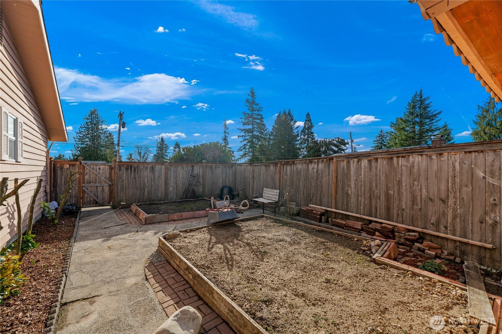 9812 S 212th St , Kent, WA 98031