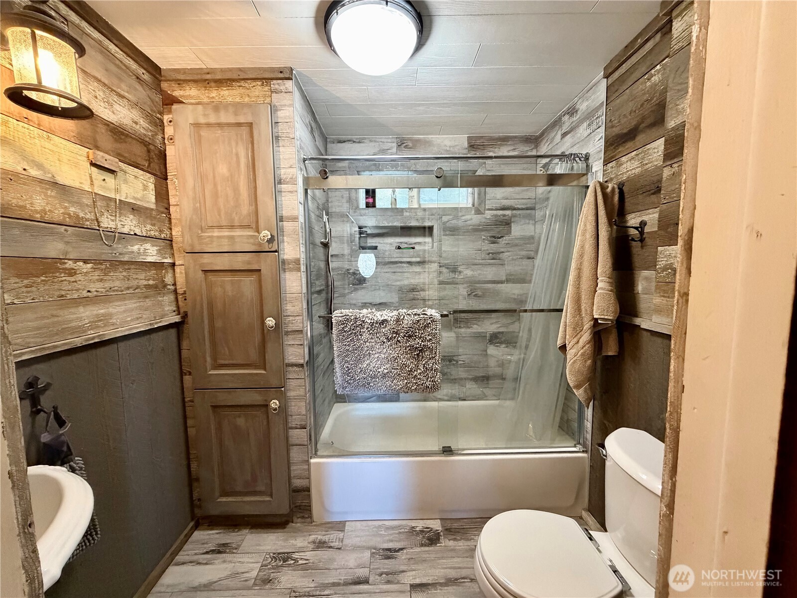 215 NW Cole Avenue , Wilbur, WA 99185