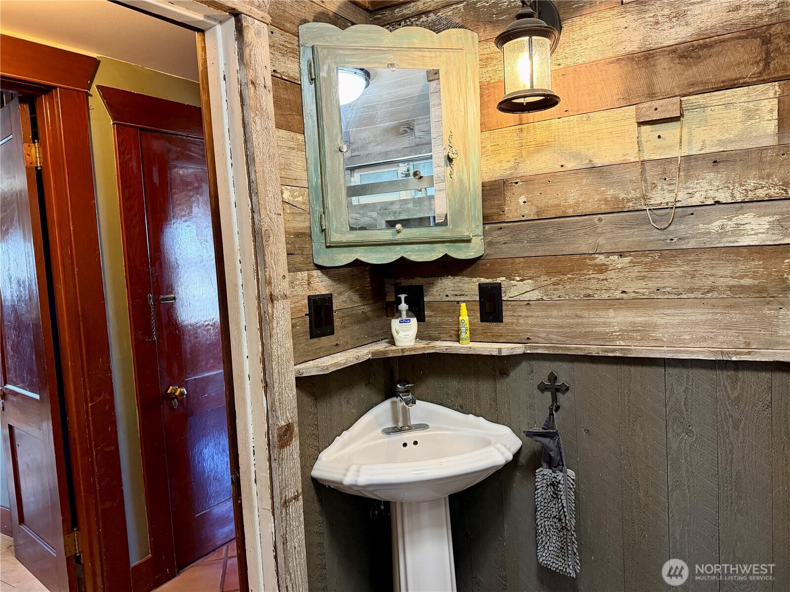 215 NW Cole Avenue , Wilbur, WA 99185