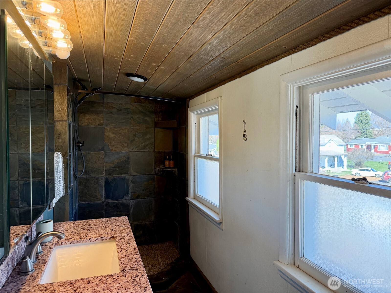 215 NW Cole Avenue , Wilbur, WA 99185