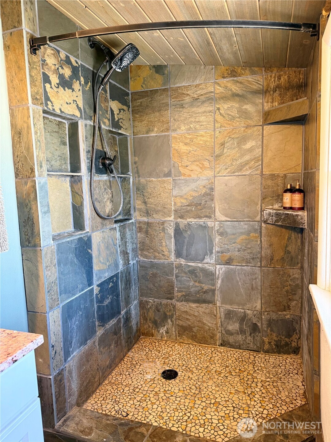 215 NW Cole Avenue , Wilbur, WA 99185