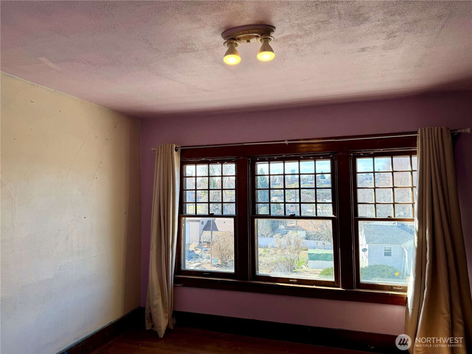 215 NW Cole Avenue , Wilbur, WA 99185