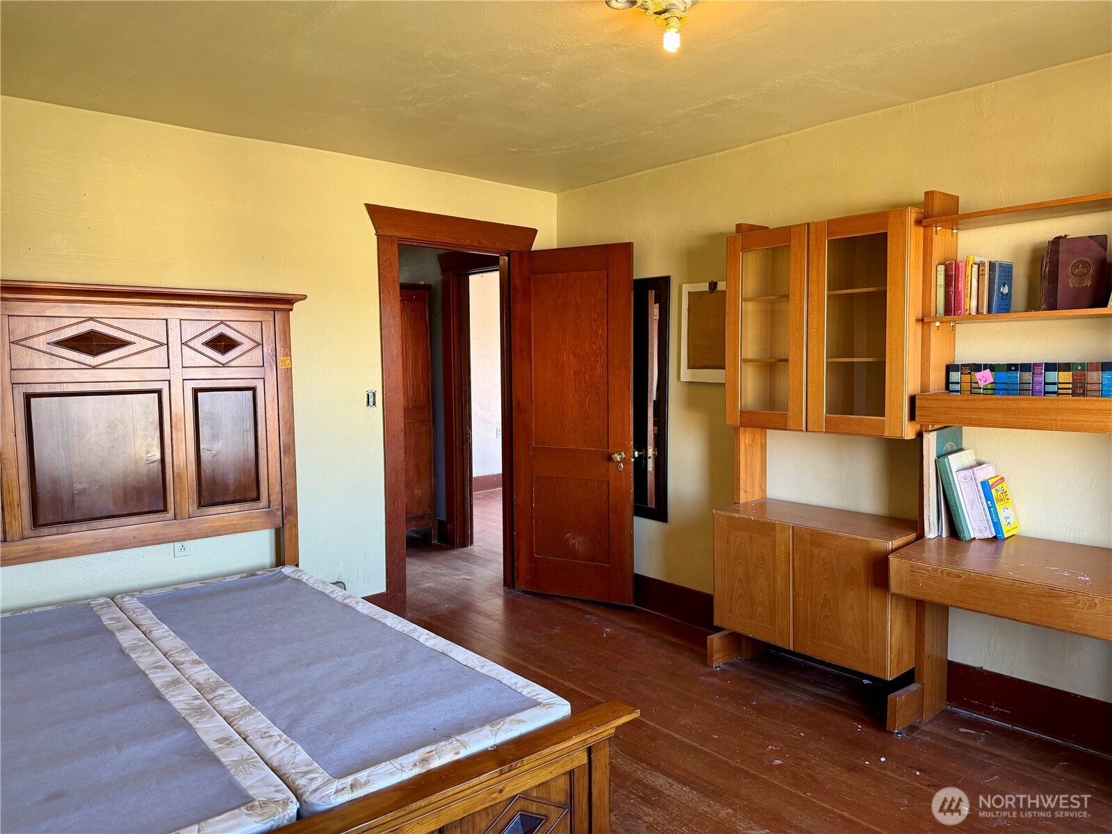 215 NW Cole Avenue , Wilbur, WA 99185