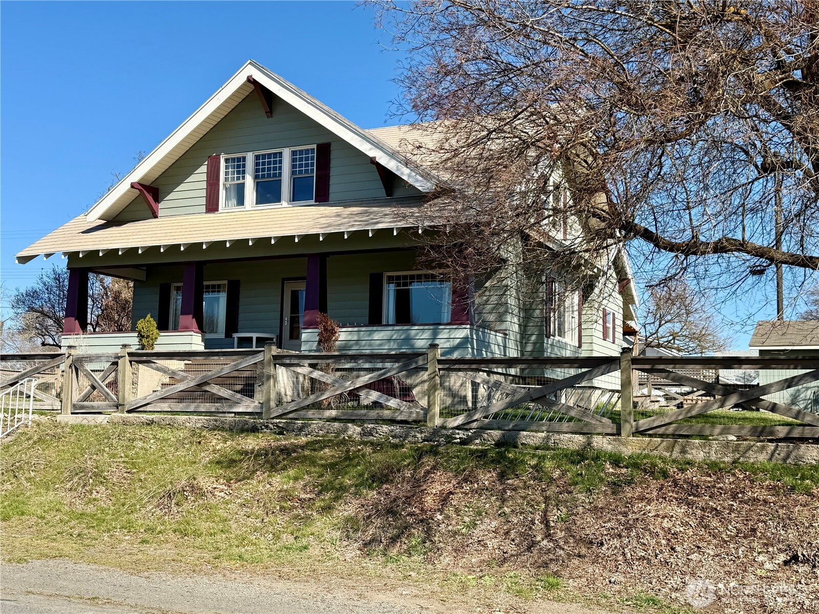 215 NW Cole Avenue , Wilbur, WA 99185