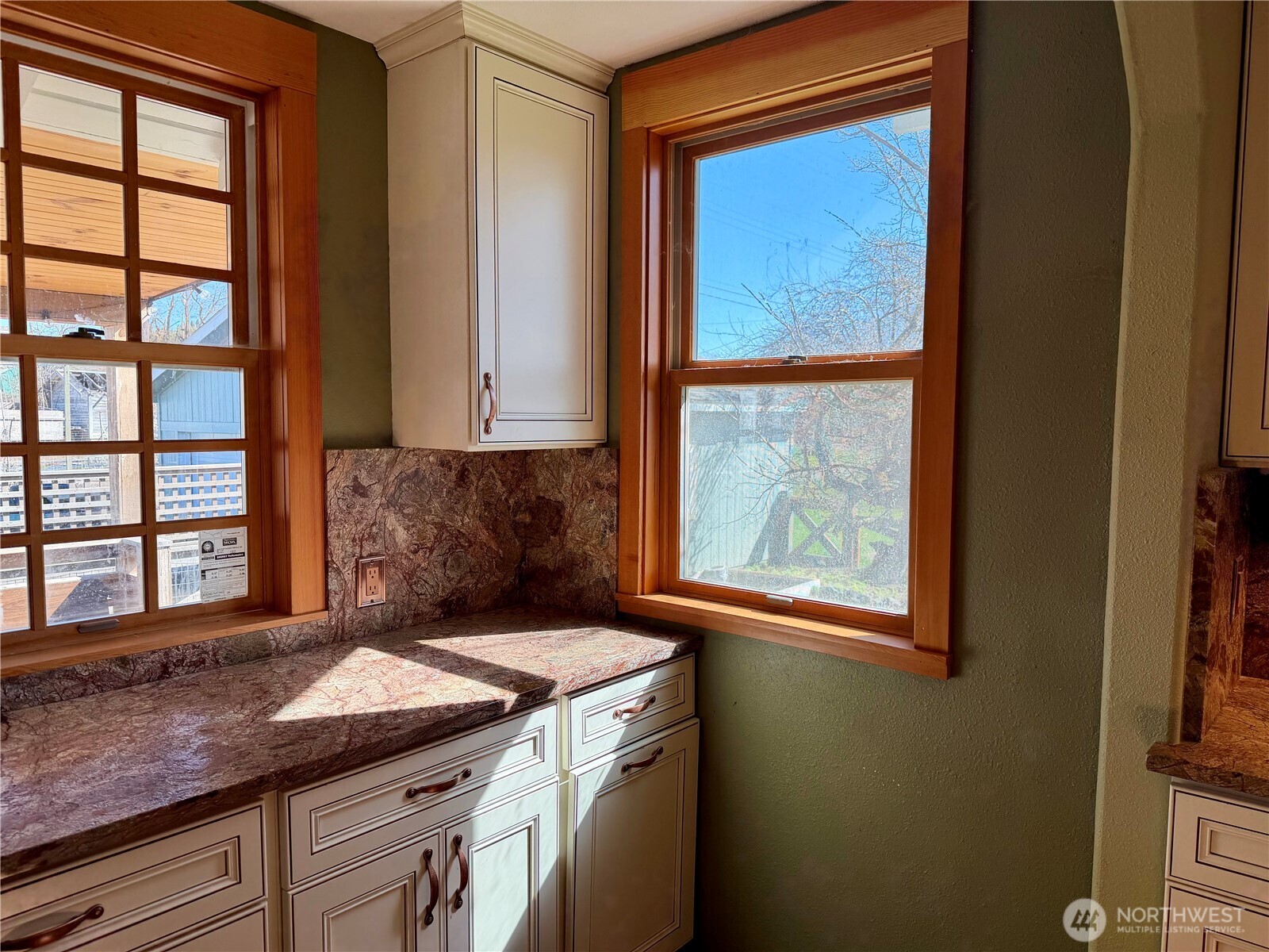 215 NW Cole Avenue , Wilbur, WA 99185