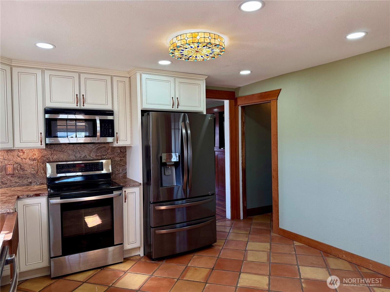 215 NW Cole Avenue , Wilbur, WA 99185