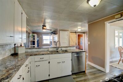 16027 W Division Street , Mount Vernon, WA 98273 - Photo 9
