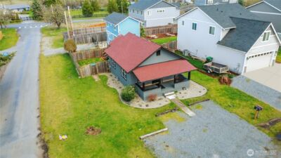 302 Van Trump Avenue NE, Yelm, WA 98597