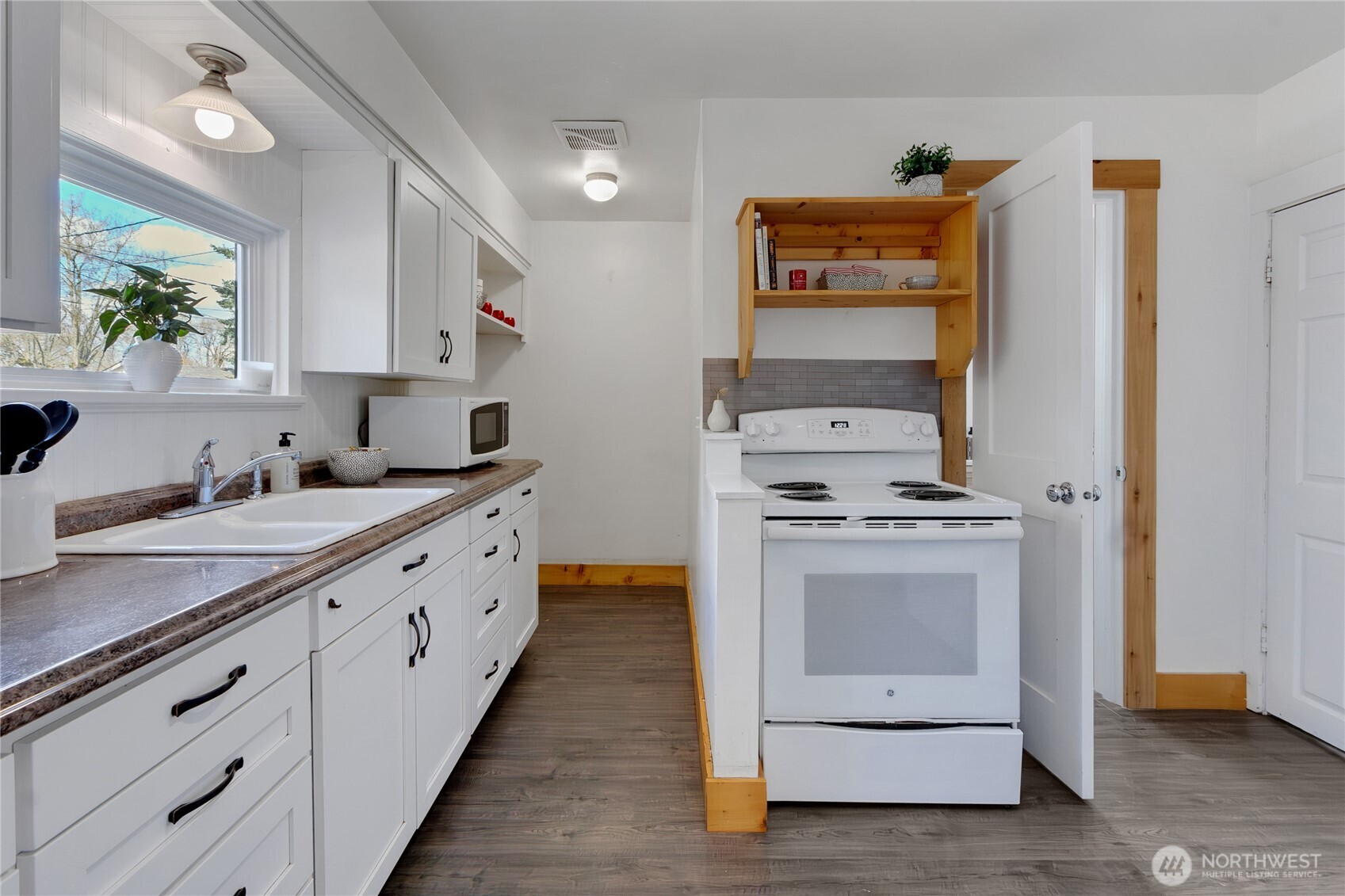 302 Van Trump Avenue NE, Yelm, WA 98597