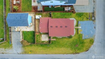 302 Van Trump Avenue NE, Yelm, WA 98597 - Photo 2