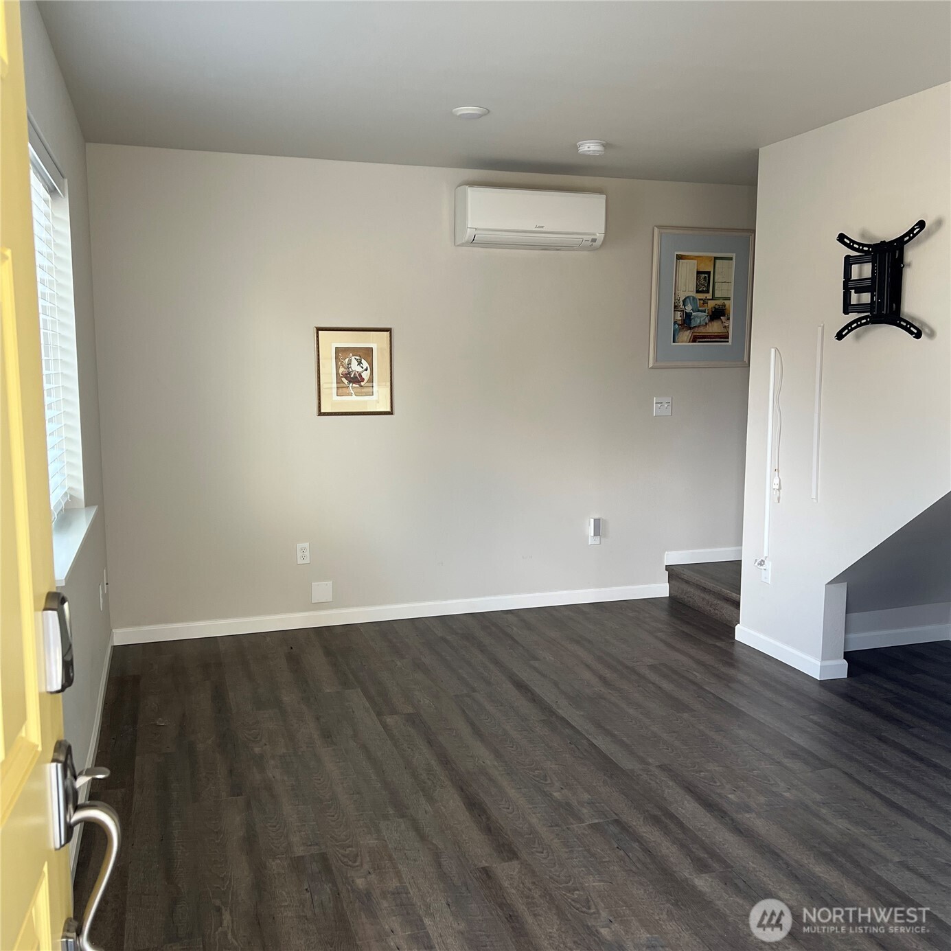 302 Van Trump Avenue NE, Yelm, WA 98597