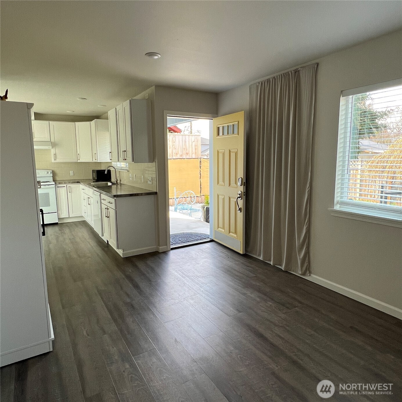 302 Van Trump Avenue NE, Yelm, WA 98597