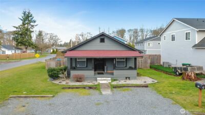302 Van Trump Avenue NE, Yelm, WA 98597 - Photo 3
