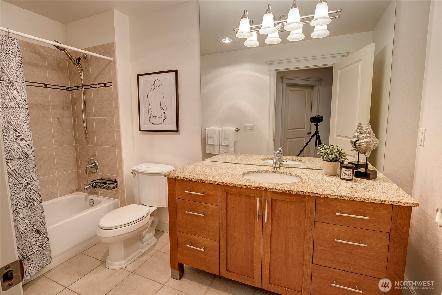 3150 W Government Way #404, Seattle, WA 98199