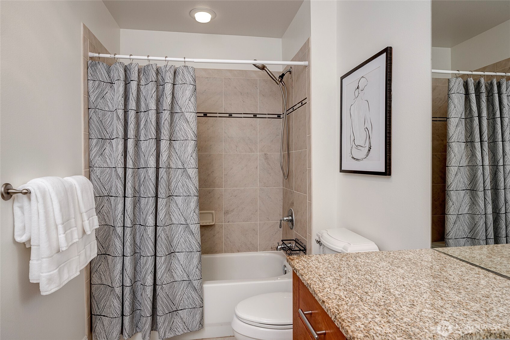 3150 W Government Way #404, Seattle, WA 98199