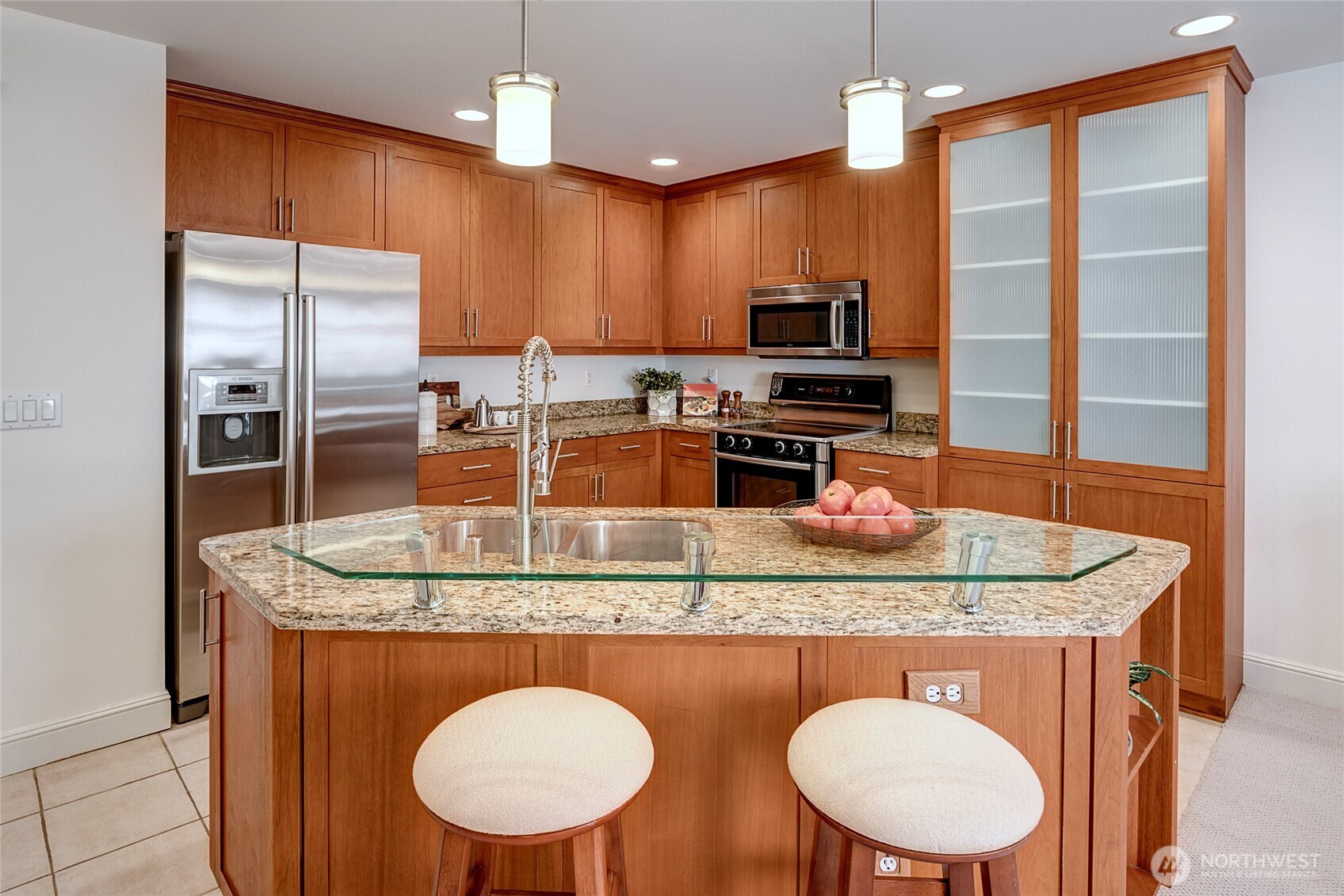 3150 W Government Way #404, Seattle, WA 98199