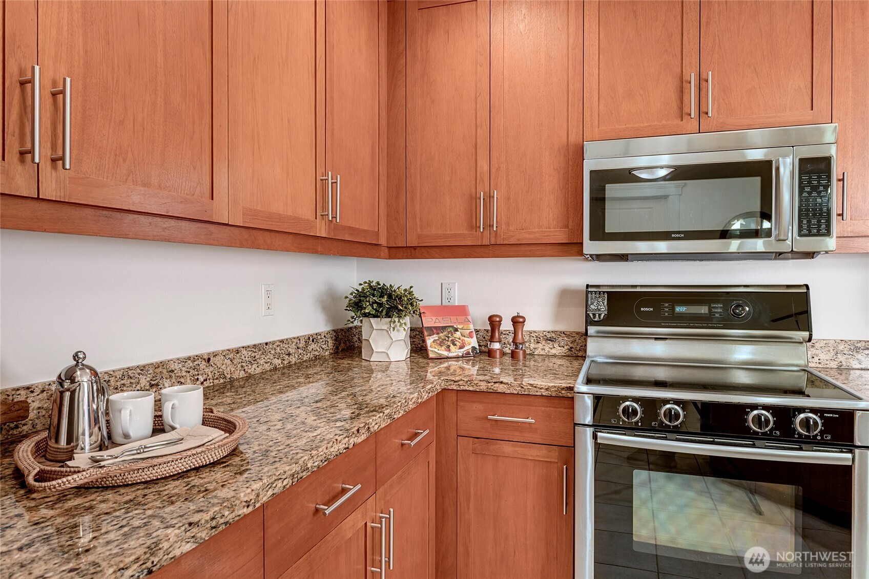 3150 W Government Way #404, Seattle, WA 98199