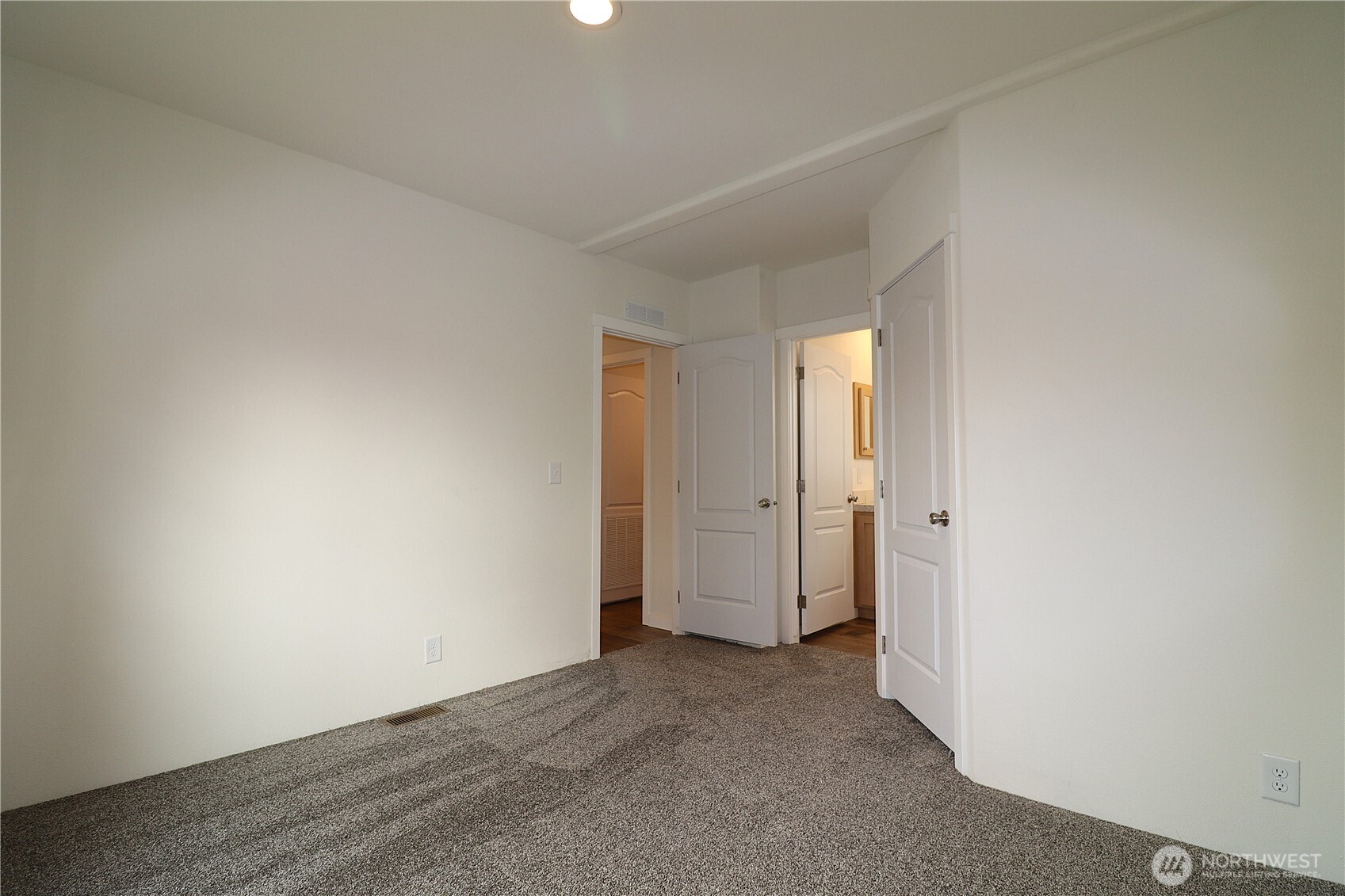 3213 S 182nd Place #215, SeaTac, WA 98188