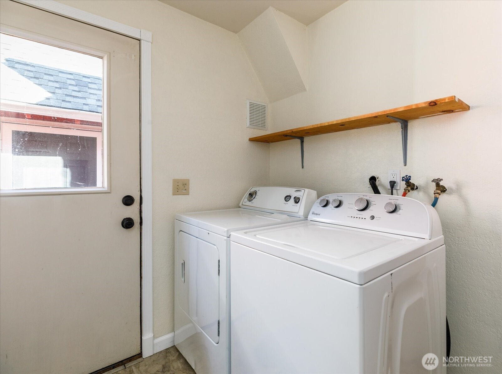 1269 Silver Lake Road , Oak Harbor, WA 98277