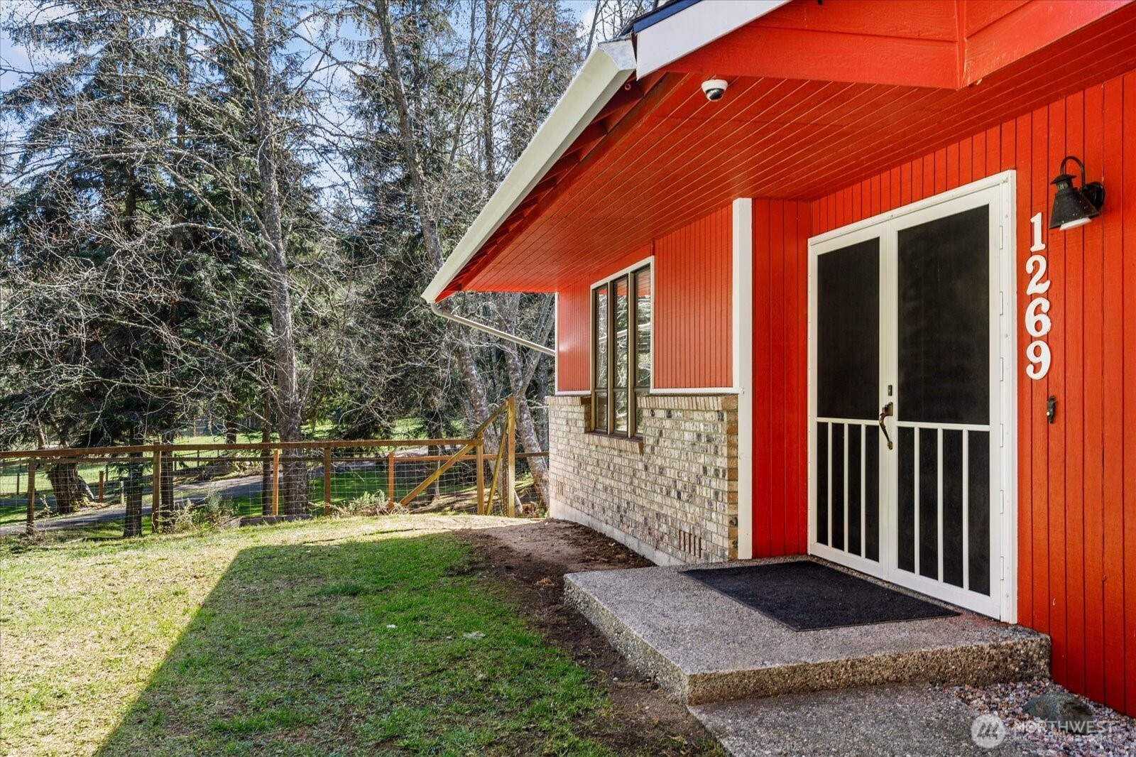 1269 Silver Lake Road , Oak Harbor, WA 98277