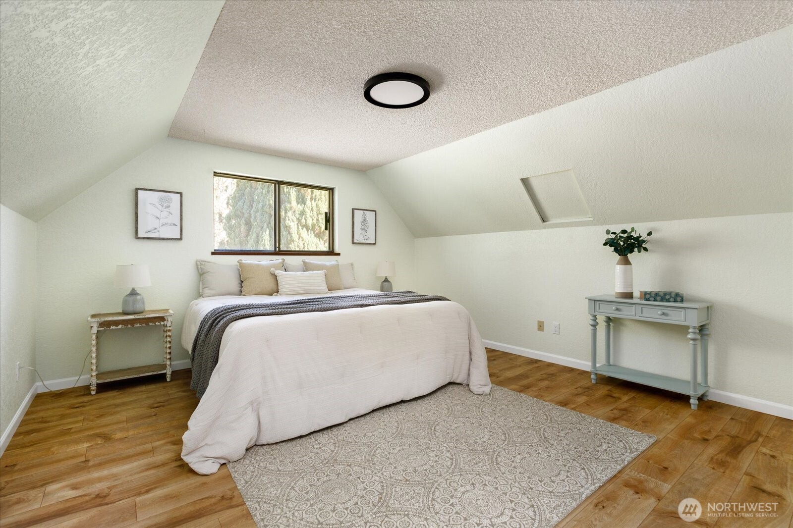 1269 Silver Lake Road , Oak Harbor, WA 98277