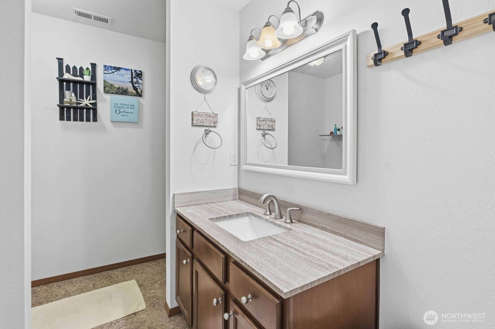 1804 Harborview Drive , Aberdeen, WA 98520