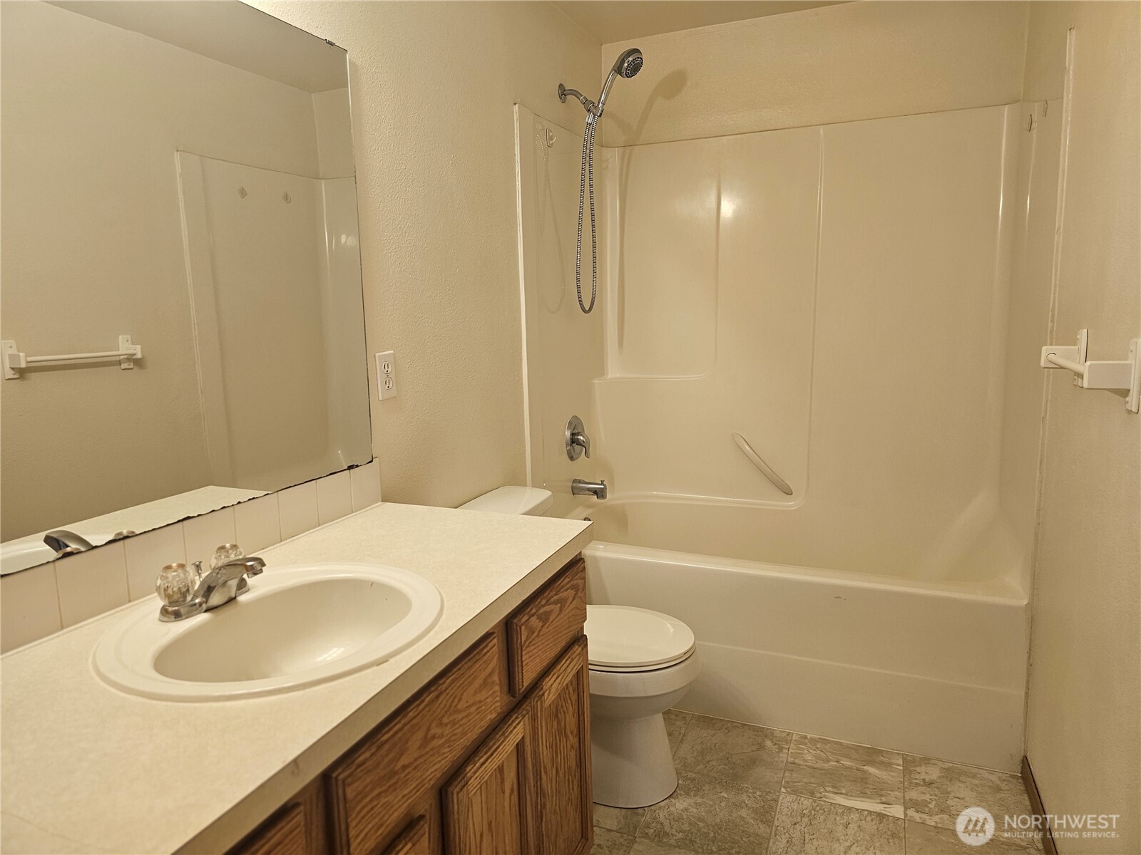 9814 Greenleaf Loop SE, Yelm, WA 98597