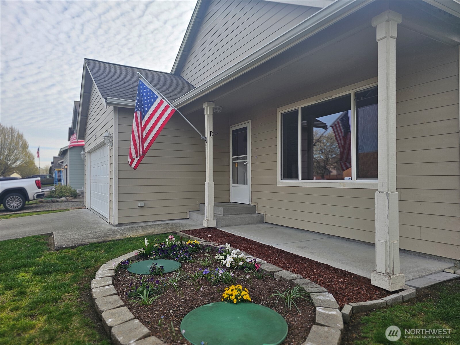 9814 Greenleaf Loop SE, Yelm, WA 98597