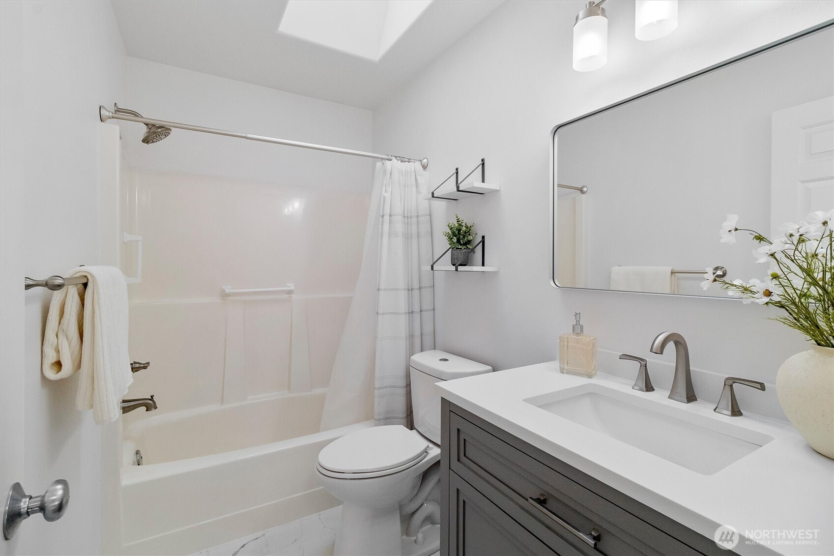 705 Finley Lane #N2, La Conner, WA 98257