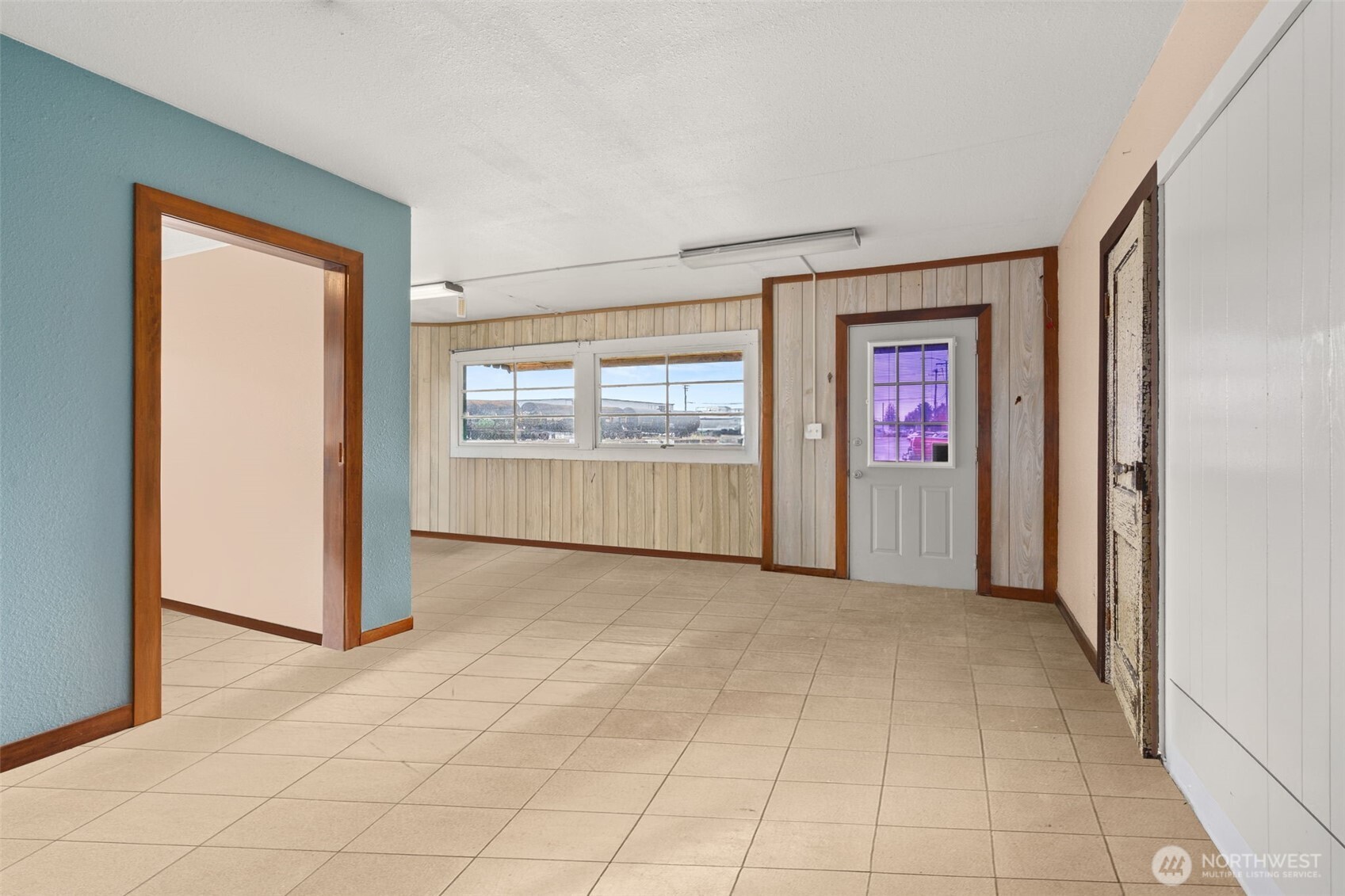 733 NW State Street , Chehalis, WA 98532