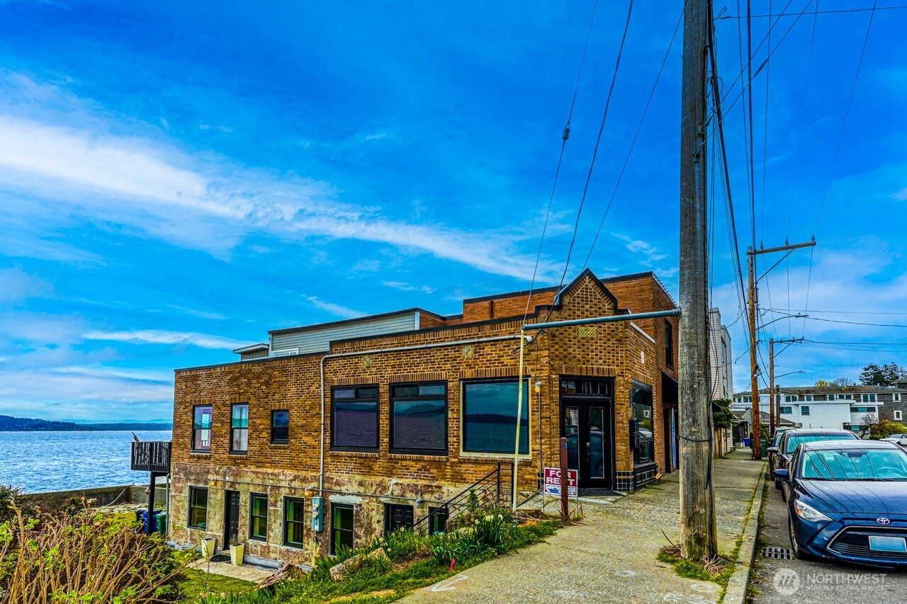 4027 Beach Drive SW #8, Seattle, WA 98116