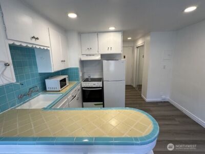 4027 Beach Drive SW #8, Seattle, WA 98116 - Photo 2