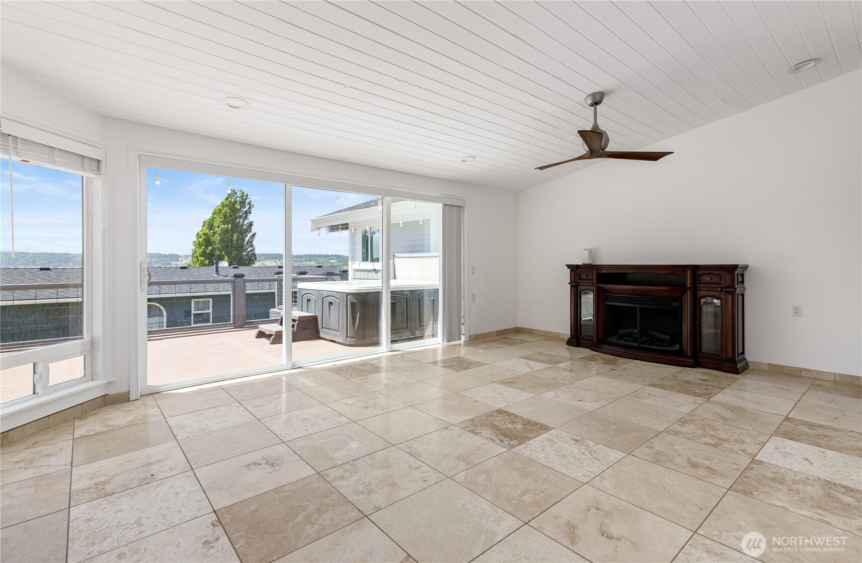 2735 Evening Glory Court , Clinton, WA 98236