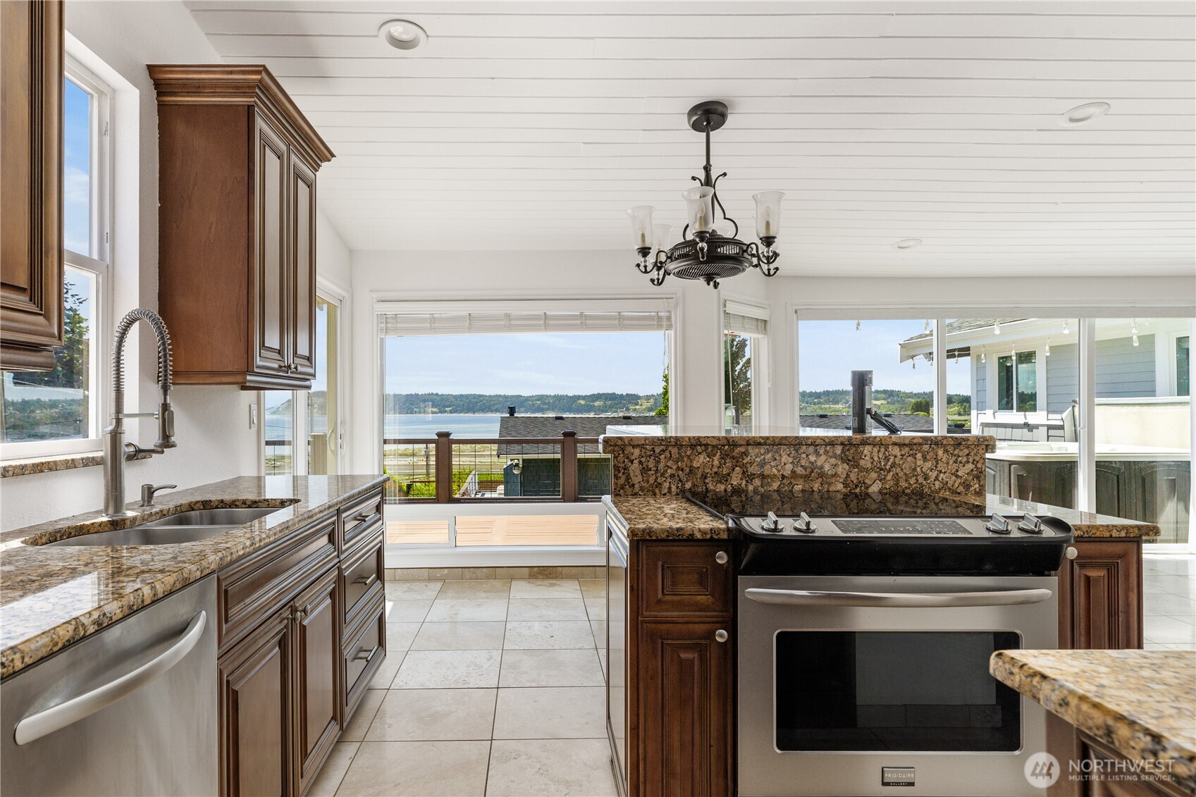 2735 Evening Glory Court , Clinton, WA 98236