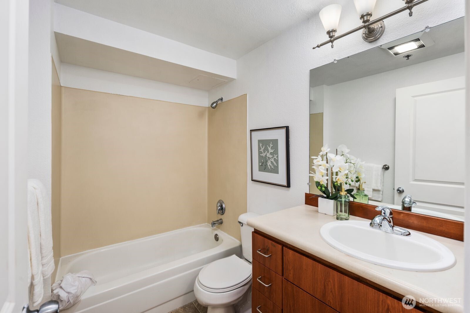 8745 Greenwood Avenue N #207, Seattle, WA 98103-3650