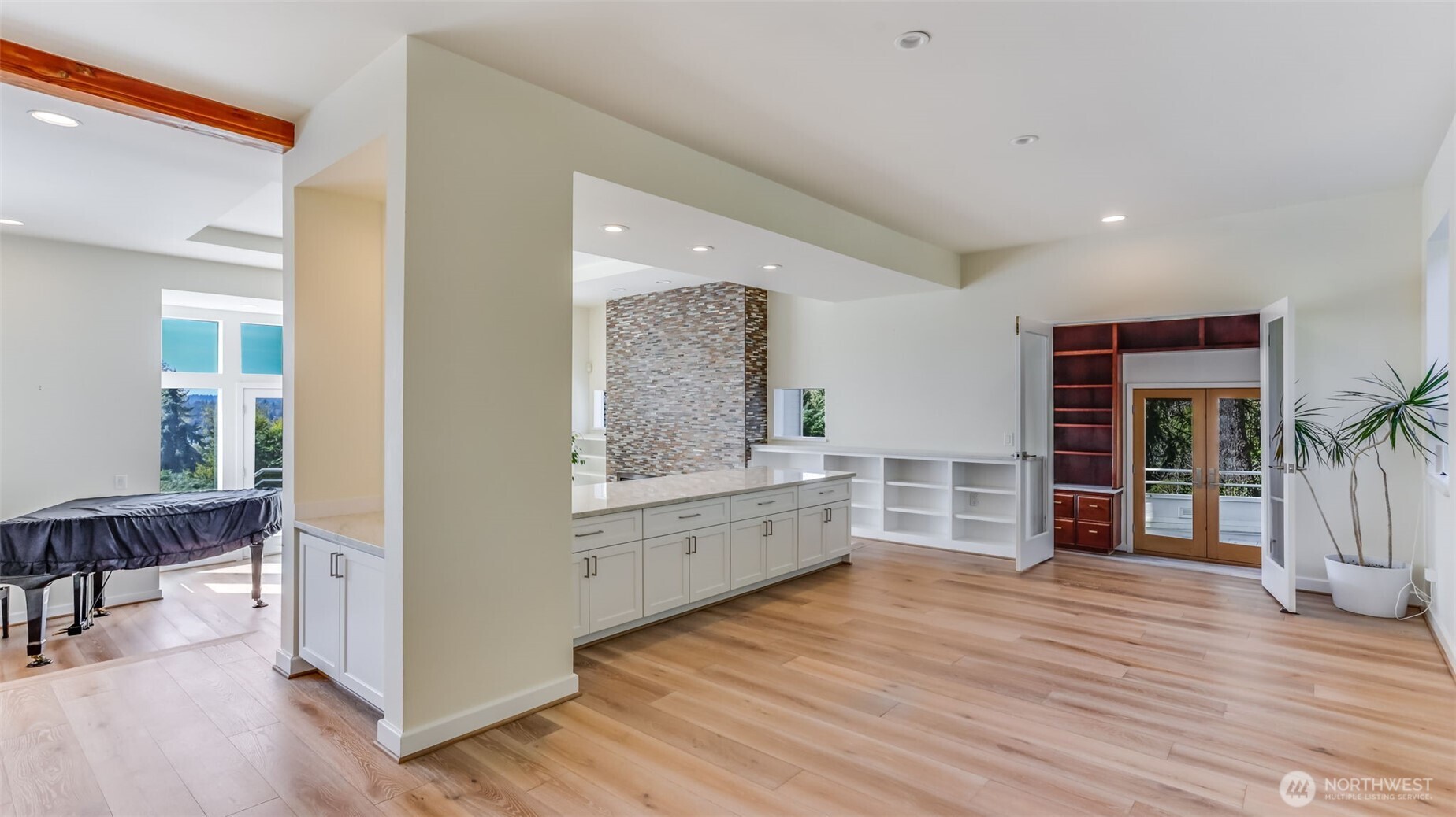 8158 W Mercer Way , Mercer Island, WA 98040