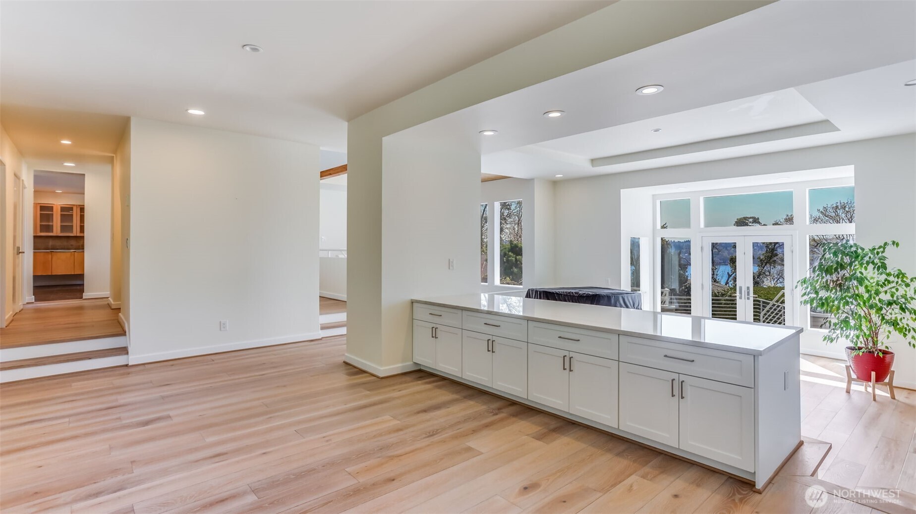 8158 W Mercer Way , Mercer Island, WA 98040