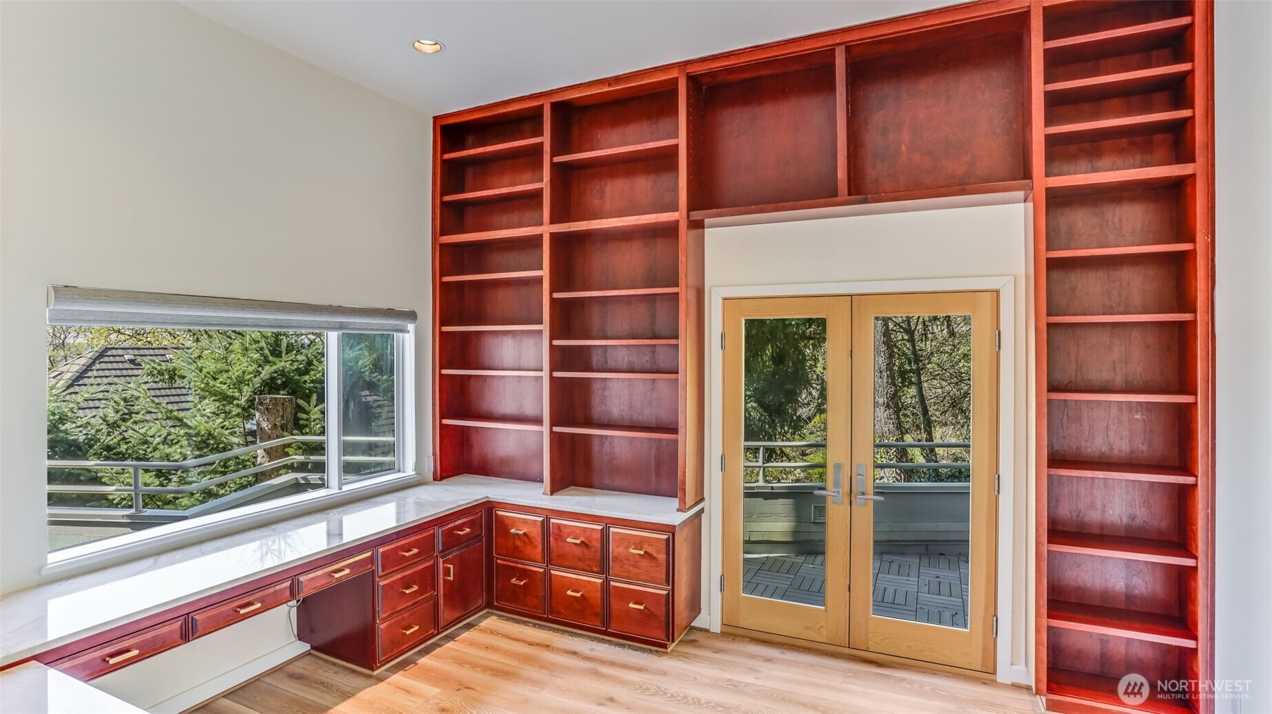 8158 W Mercer Way , Mercer Island, WA 98040